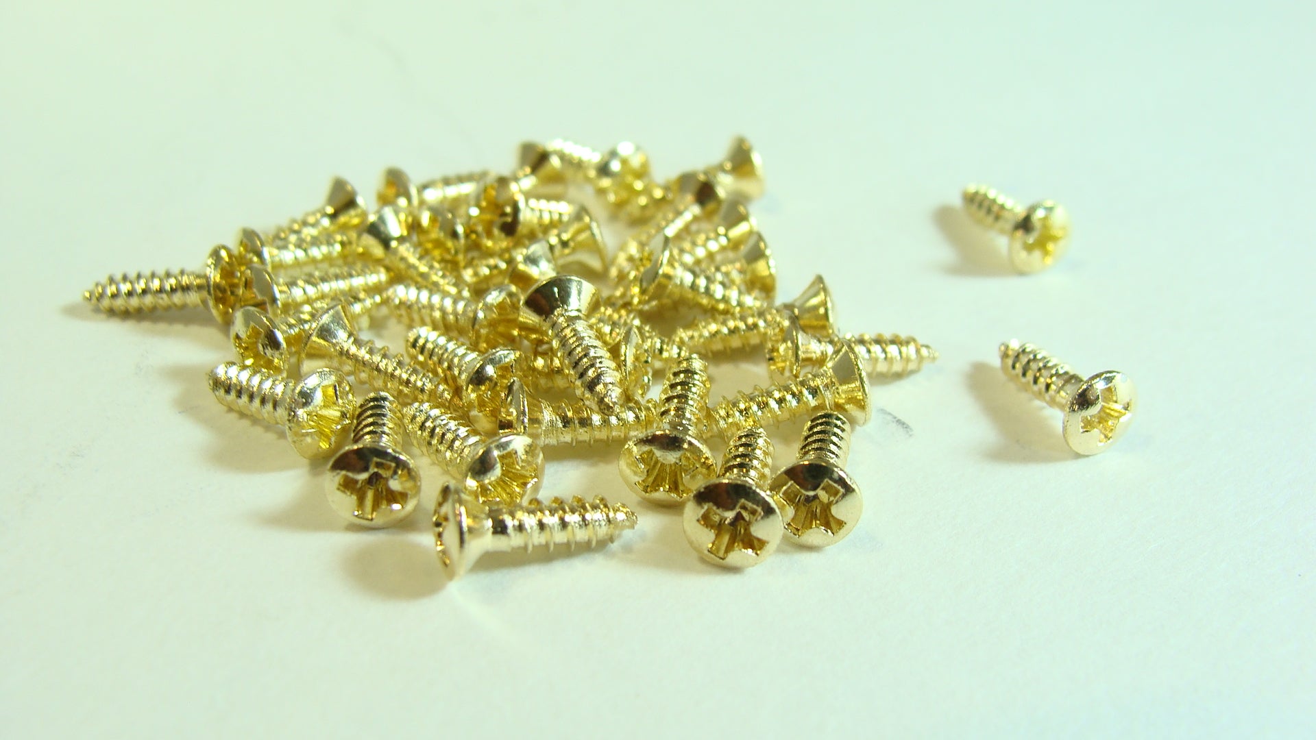 Tornillo para Mica Protectora Guitarra Gibson Gold (Bolsa con 10 Piezas)